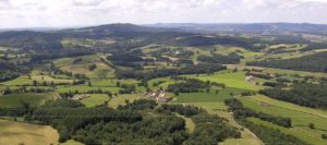 Photographie des piémonts du Morvan, vus depuis le village d’Uchon.